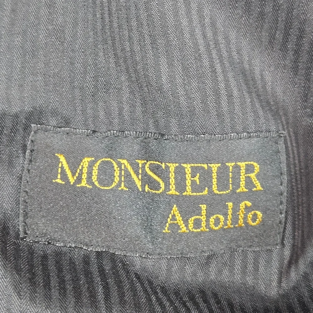 Monsieur Adolfo wrap yourself